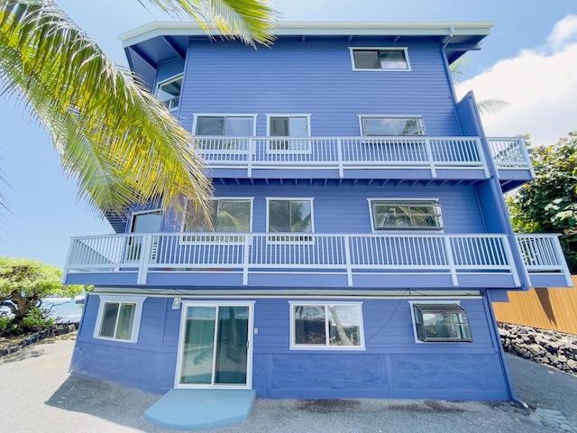 76-6280-C Alii Dr, Kailua-Kona, HI 96740 - rear view of property featuring a balcony