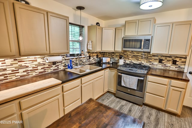 174 Laverne Dr, Dingmans Ferry, PA 18328 - kitchen with stainless steel appliances, decorative backsplash, wood finished floors, wood counters, and decorative light fixtures