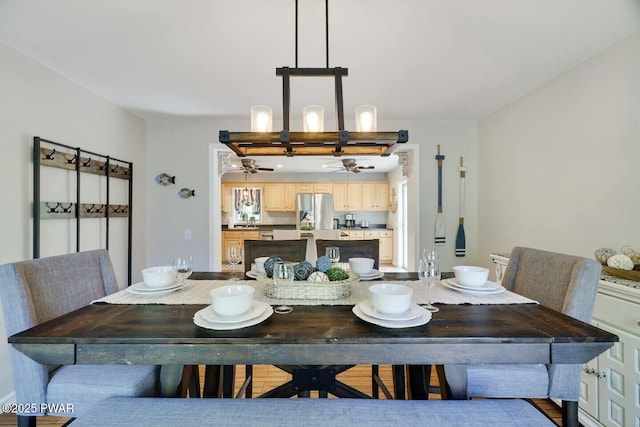 dining room with ceiling fan