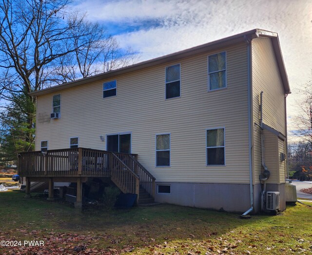 back of house featuring a wooden deck and a yard