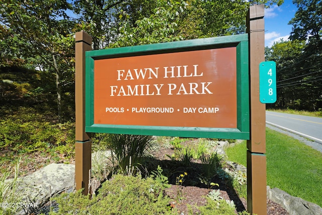 view of community / neighborhood sign