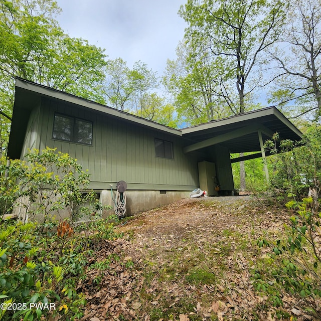 802 Placer Ct, Lords Valley, PA 18428 - view of side of property featuring crawl space