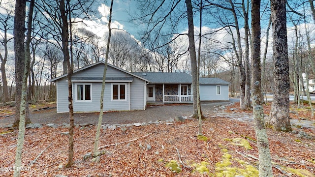 ranch-style home with a porch