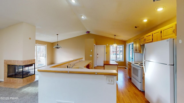 kitchen featuring sink, white appliances, a center island, and hanging light fixtures