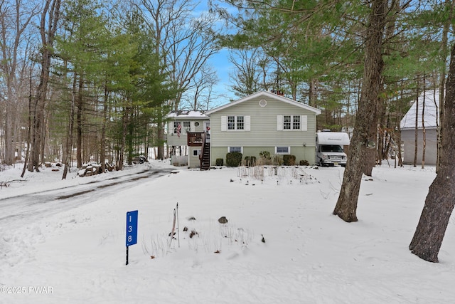 view of front of property