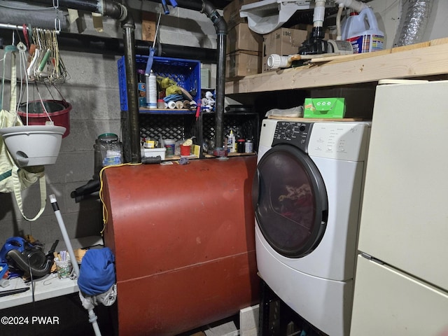 clothes washing area with washer / dryer