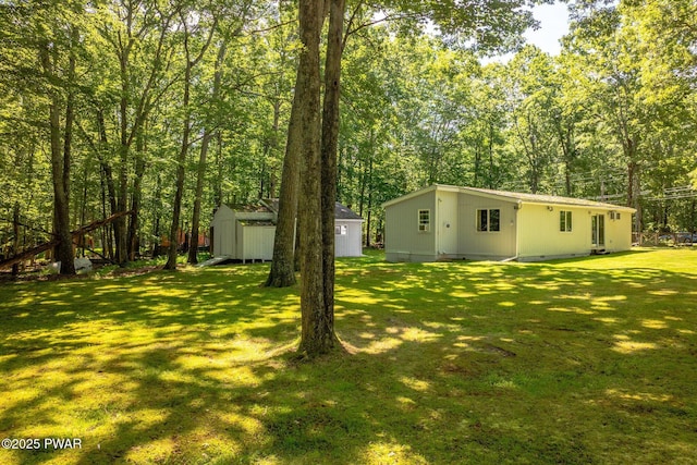 201 Oak Hill Rd, Hawley, PA 18428 - view of grassy yard with a storage shed