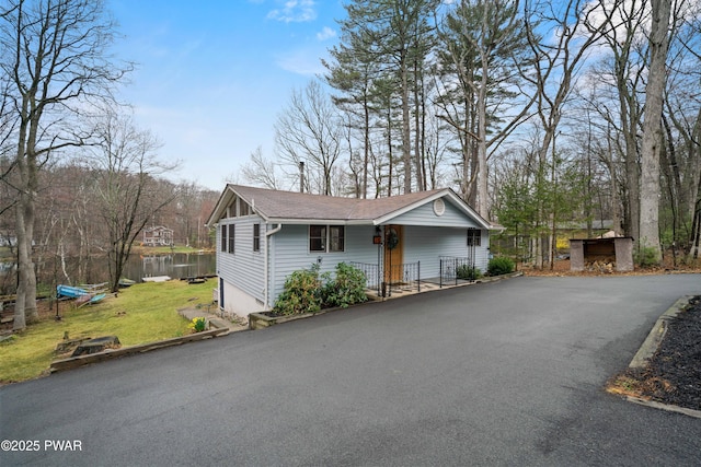135 Outer Dr, Dingmans Ferry, PA 18328 - ranch-style home with a shingled roof, driveway, and a front lawn