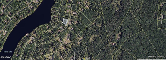 122 Hickory Rd, Dingmans Ferry, PA 18328
