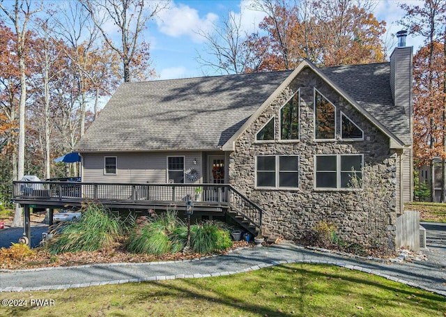 view of front of home featuring a front lawn and a deck