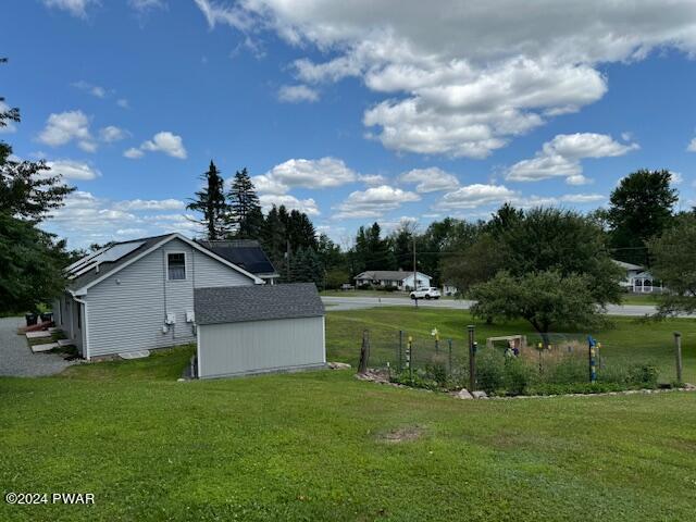 view of yard with a storage unit