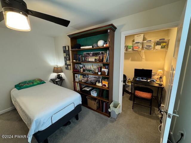 bedroom featuring carpet floors and ceiling fan