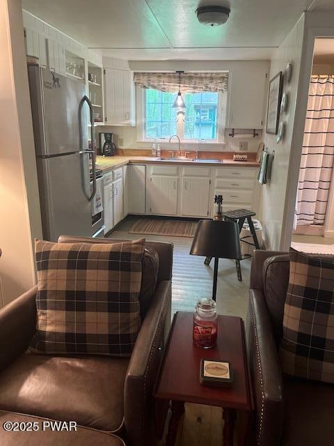 138 Lake Minisink Rd E, Dingmans Ferry, PA 18328 - kitchen featuring appliances with stainless steel finishes, white cabinetry, and light countertops