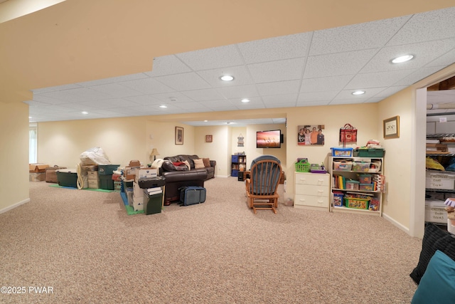 living area featuring recessed lighting, carpet, baseboards, and a paneled ceiling