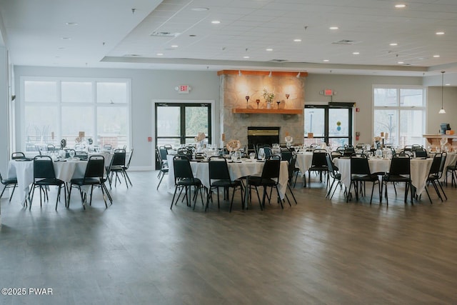 dining area featuring visible vents, wood finished floors, recessed lighting, a fireplace, and baseboards