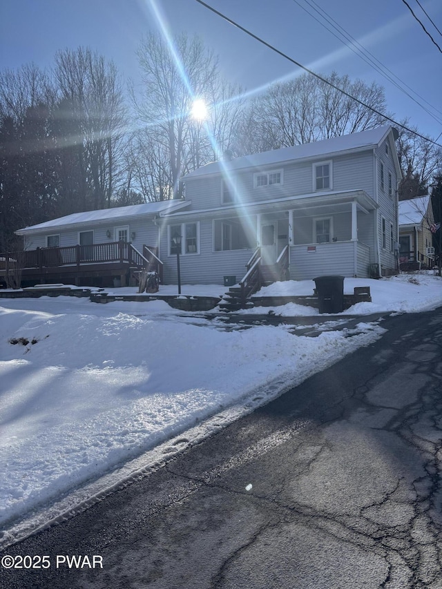 view of front of home featuring a porch