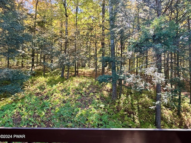 103 Schrenk Dr, Greentown, PA 18426
