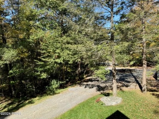 103 Schrenk Dr, Greentown, PA 18426
