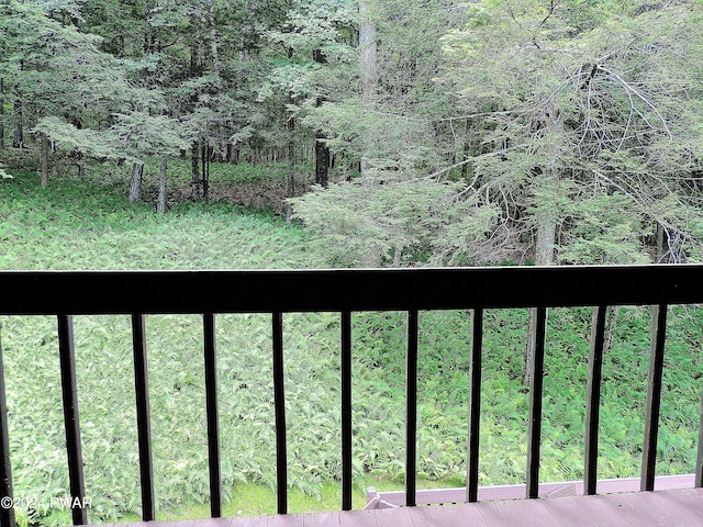 103 Schrenk Dr, Greentown, PA 18426