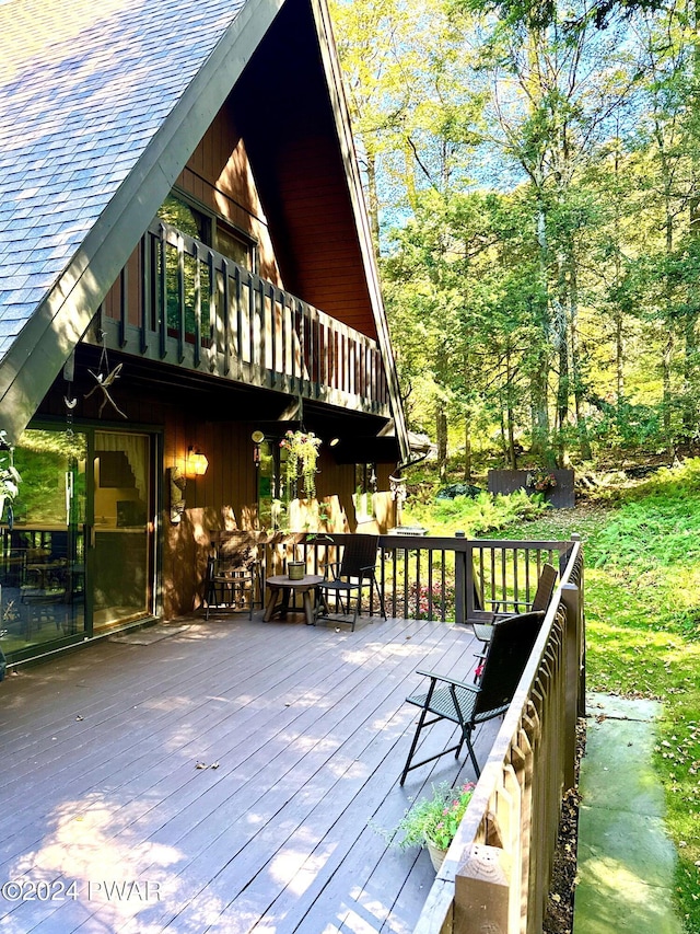103 Schrenk Dr, Greentown, PA 18426