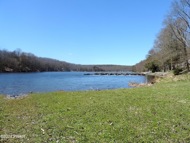 103 Schrenk Dr, Greentown, PA 18426