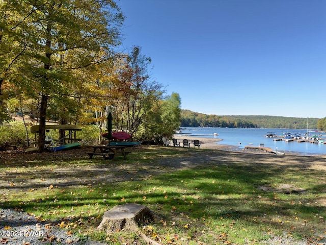103 Schrenk Dr, Greentown, PA 18426