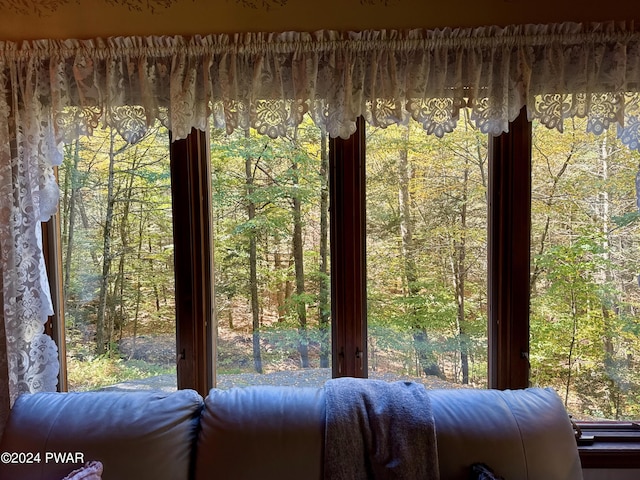 103 Schrenk Dr, Greentown, PA 18426