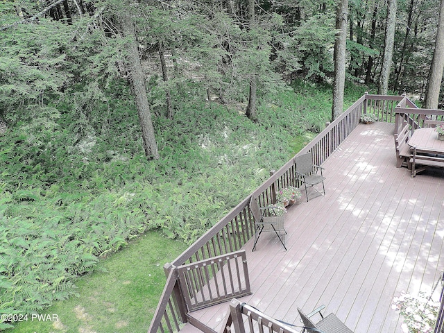 103 Schrenk Dr, Greentown, PA 18426
