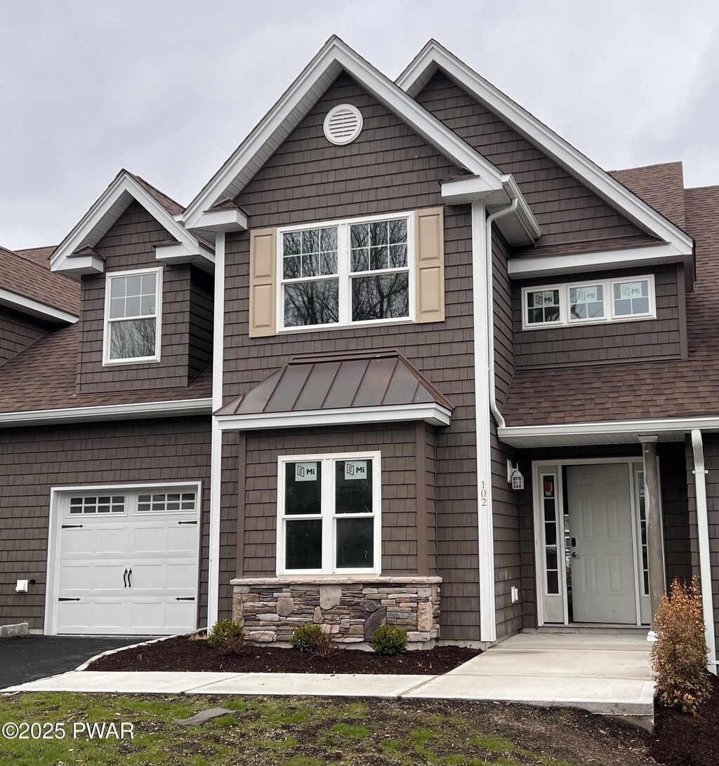 102 Braeburn Path, Matamoras, PA 18336 - photo 1