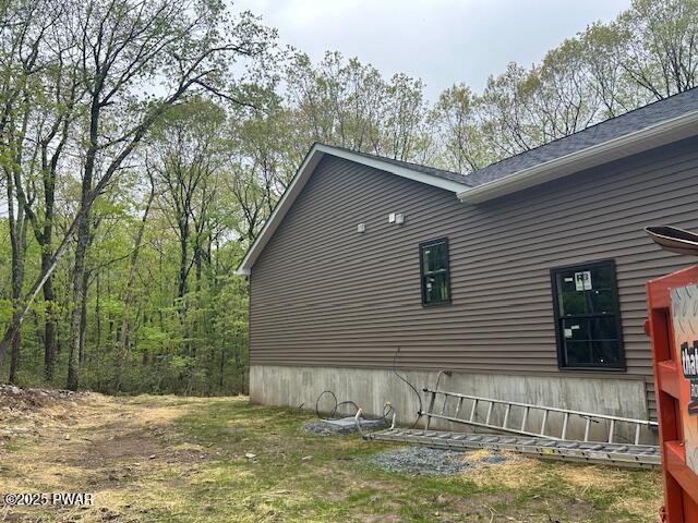 119 Lenape Dr, Milford, PA 18337 - view of side of property