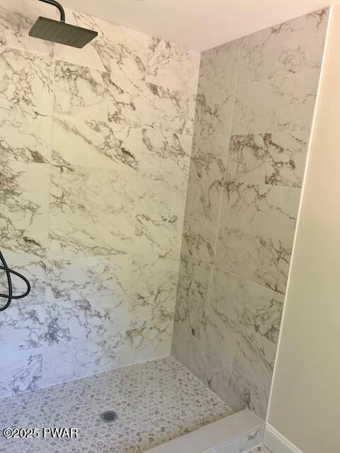 119 Lenape Dr, Milford, PA 18337 - bathroom featuring tiled shower and baseboards