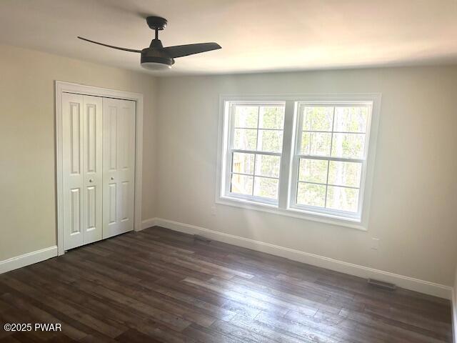 119 Lenape Dr, Milford, PA 18337 - unfurnished bedroom with dark wood finished floors, a closet, and ceiling fan