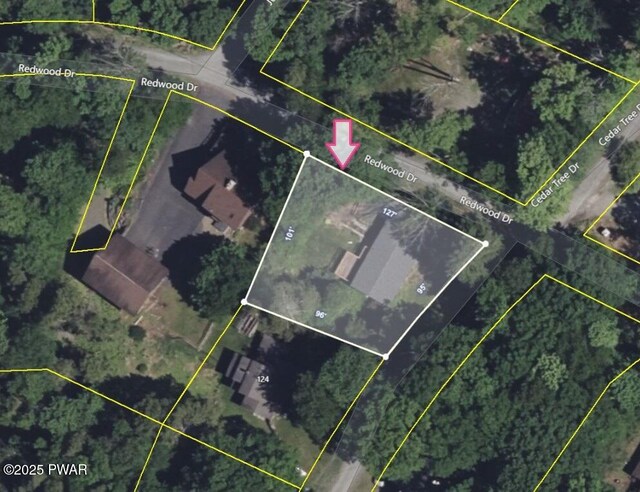 111 N Redwood Dr, Greentown, PA 18426 - map