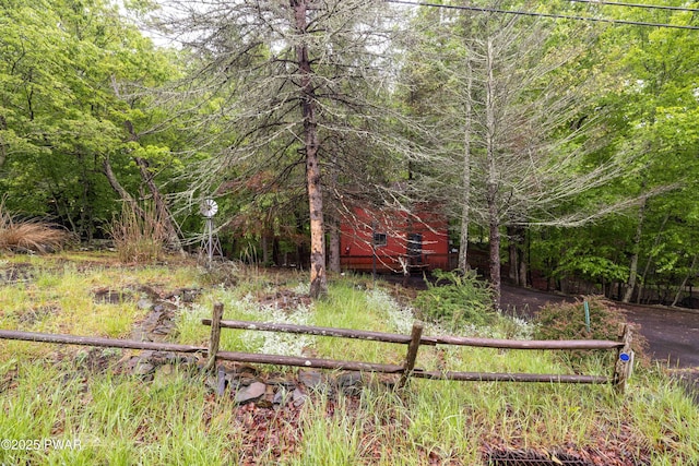 1086 Hampstead Rd, Bushkill, PA 18324 - view of yard with an outbuilding