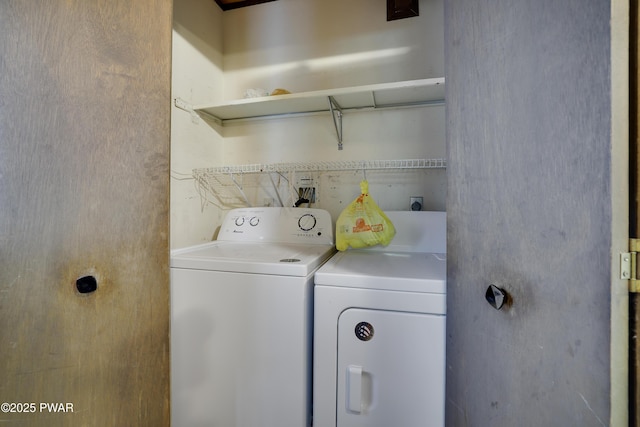 1086 Hampstead Rd, Bushkill, PA 18324 - laundry room featuring separate washer and dryer