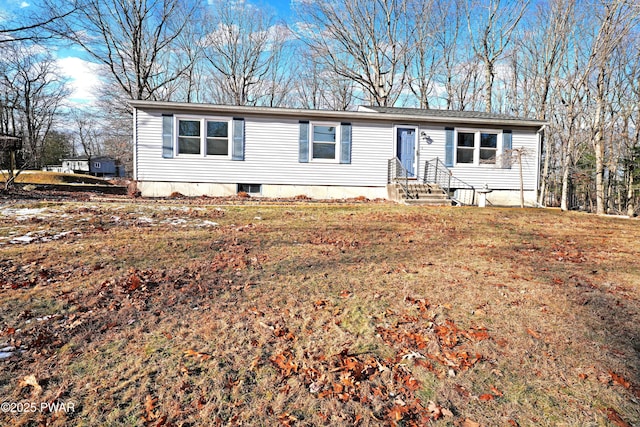 view of front of home featuring a front yard