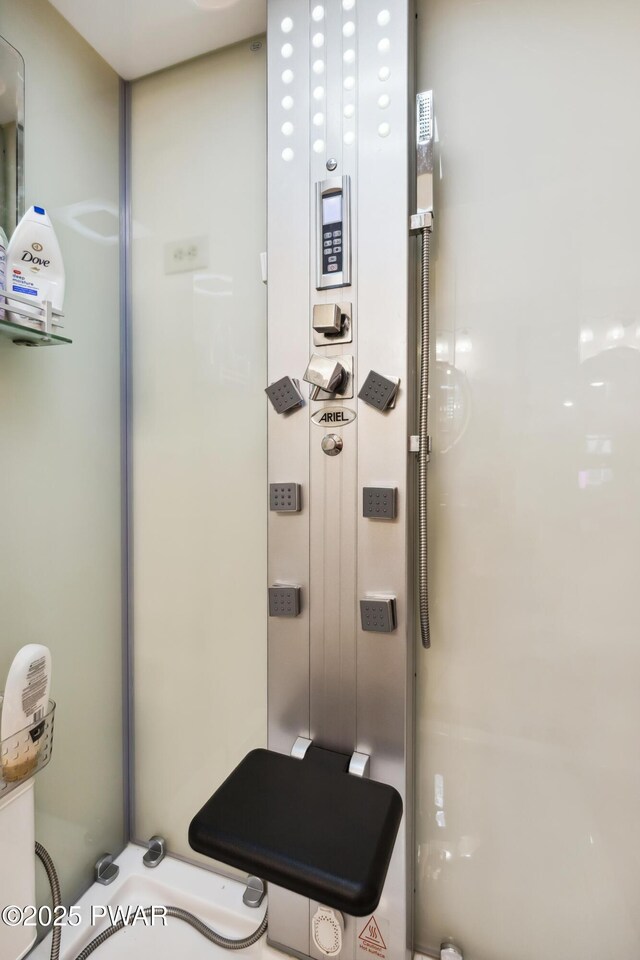 119 Canoebrook Dr, Hawley, PA 18428 - bathroom view