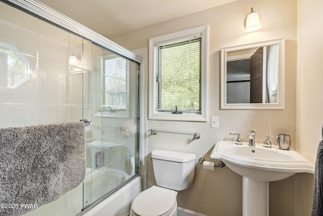 1749 Rockpoint Ct, Lake Ariel, PA 18436 - full bath with toilet, combined bath / shower with glass door, and baseboards
