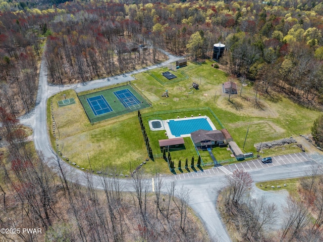 bird's eye view featuring a wooded view