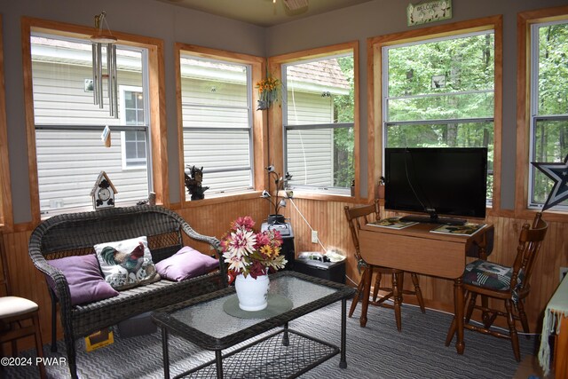 sunroom / solarium with ceiling fan