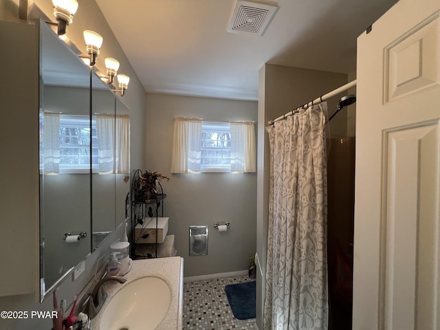 full bath with visible vents, baseboards, vanity, and curtained shower