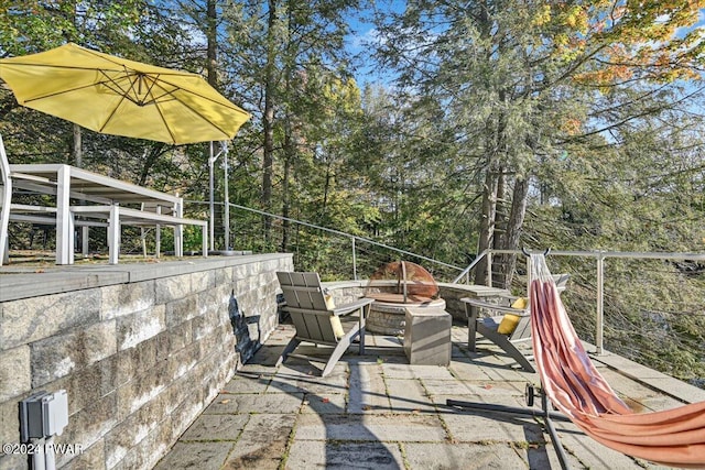 view of patio featuring a fire pit