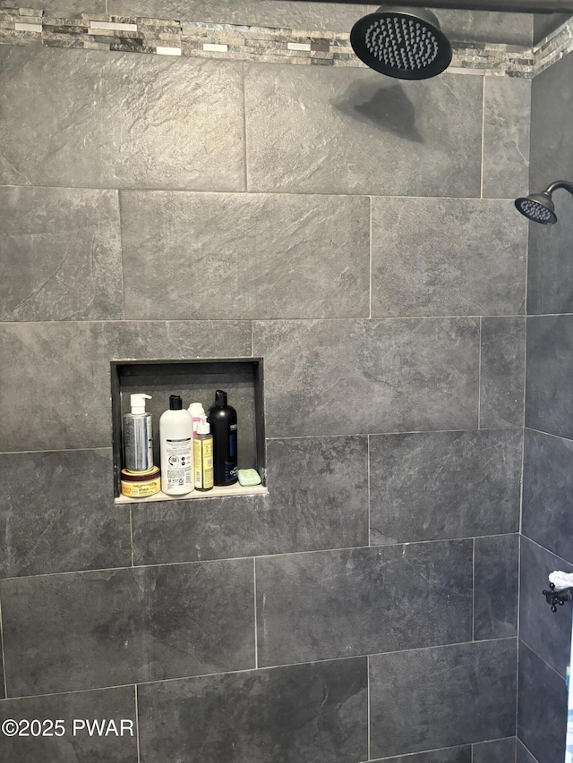 details featuring a tile shower
