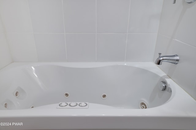 10 Cove Point Cir, Lakeville, PA 18438 - bathroom featuring a jetted tub