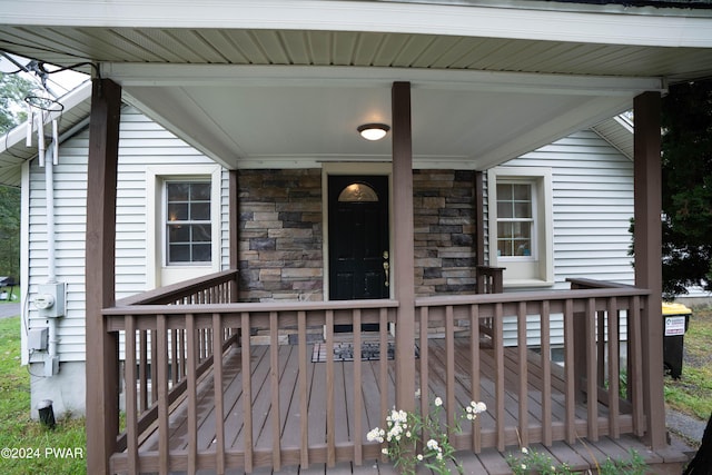 property entrance featuring covered porch