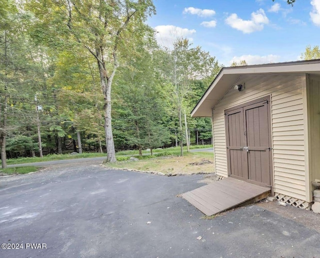 view of outbuilding