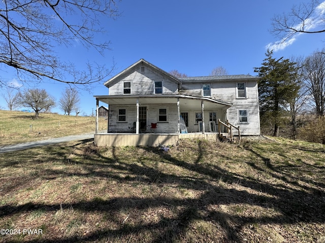 view of front of property with covered porch and a front lawn