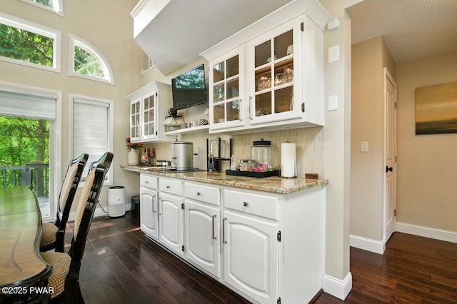 202 Remuda Dr, Lords Valley, PA 18428 - bar featuring dark wood finished floors and tasteful backsplash