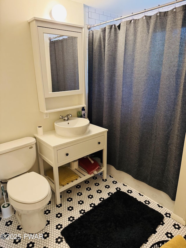 124 Granite Dr, Lords Valley, PA 18428 - full bath with a sink, toilet, and curtained shower