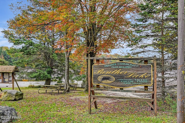 view of community / neighborhood sign